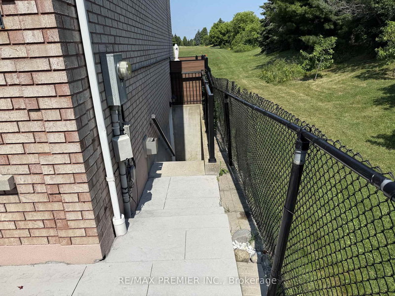 LOWER - 54 Castlepoint Dr, Vaughan, L4H 1B8 | Image 3