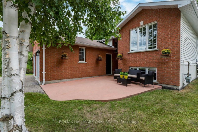 1103 Belle Aire Beach Rd, Innisfil, L0L 1C0 | Image 2