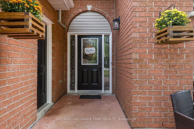 1103 Belle Aire Beach Rd, Innisfil, L0L 1C0 | Image 3