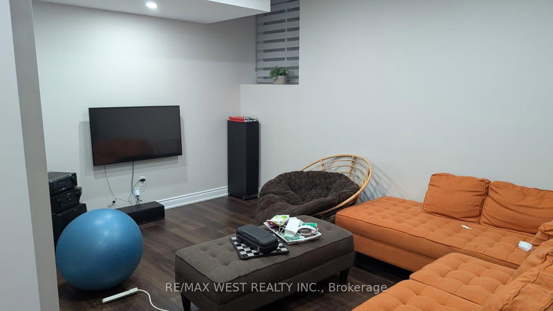 Lower - 65 Port Royal Ave, Vaughan, L4H 4K6 | Image 2