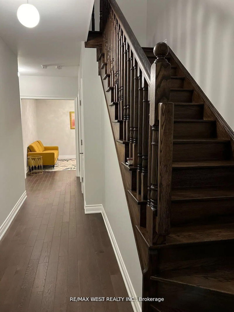 65 Port Royal Ave, Vaughan, L4H 4K6 | Image 2