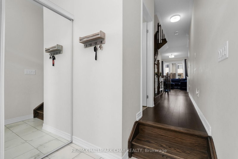 46 Clifford Cres, New Tecumseth, L0G 1W0 | Image 3