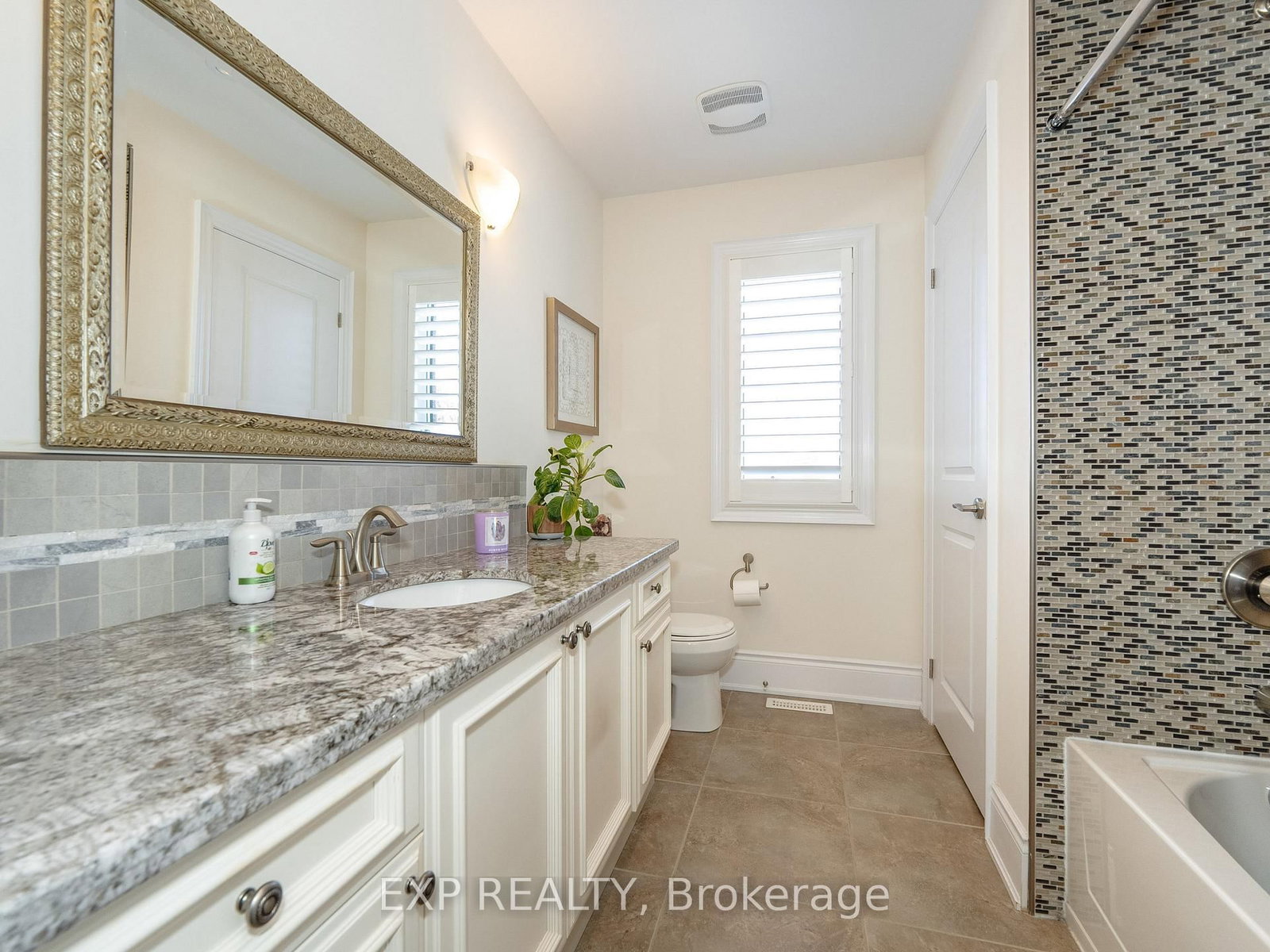 Detached House for sale at 44 Philson Court, Innisfil, Ontario, L0L 1L0 - Cookstown - MLS: N12753388