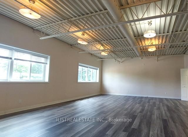 458 Service Road, Unit Upper