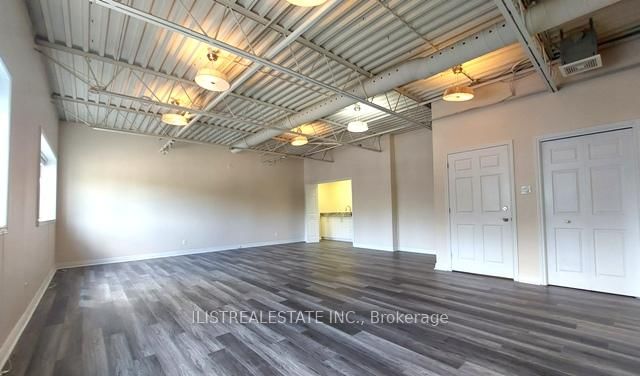 458 Service Road, Unit Upper - Photo 2