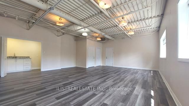 458 Service Road, Unit Upper - Photo 4