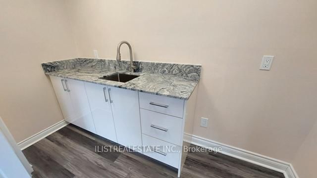 458 Service Road, Unit Upper - Photo 8