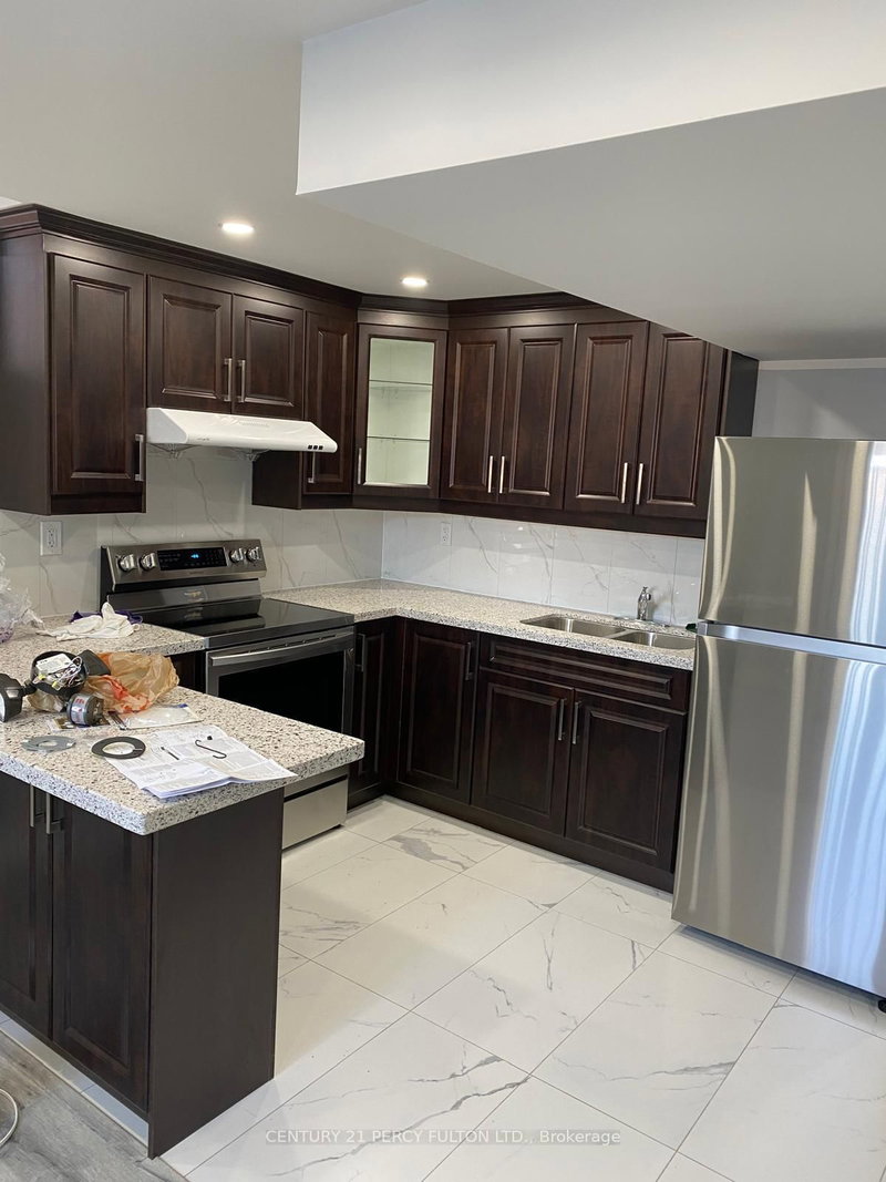 300 Miller Park Ave, Bradford West Gwillimbury, L3Z 0A7 | Image 3