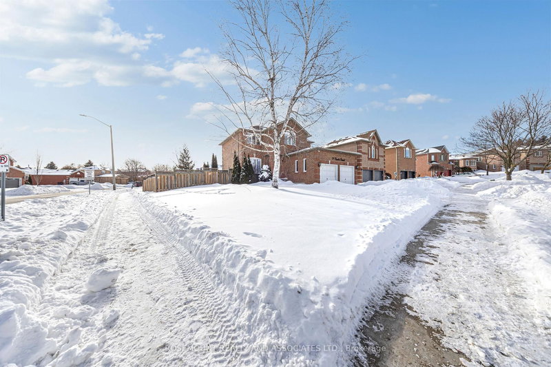 97 Depeuter Cres, Bradford West Gwillimbury, L3Z 3A2 | Image 3