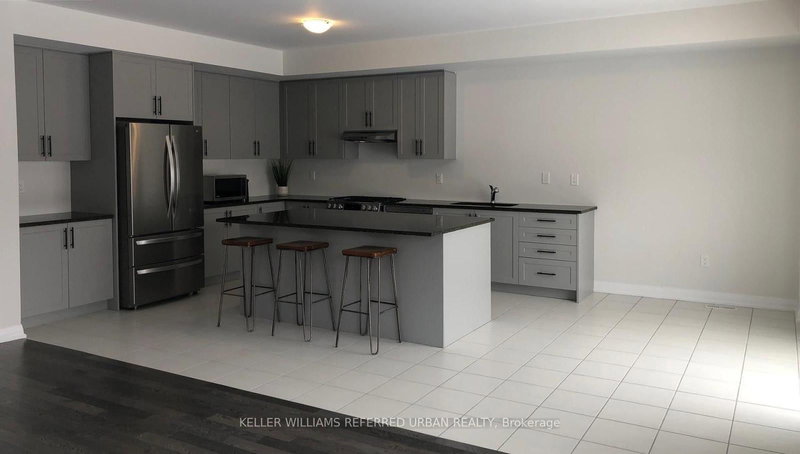 1466 Stovell Cres, Innisfil, L0L 1W0 | Image 2