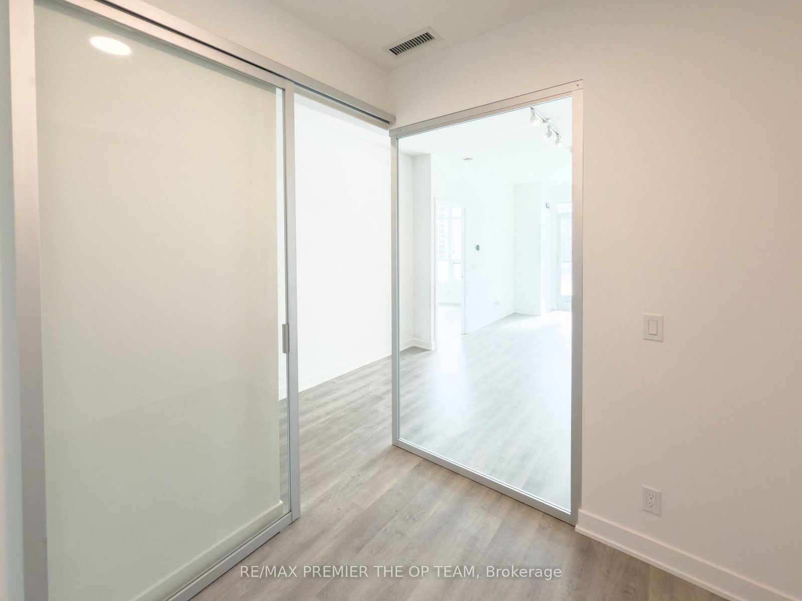 Condo for sale at 403-30 Upper Mall Way, Vaughan, Ontario, L4J 0L7 - Brownridge - MLS: N12758276