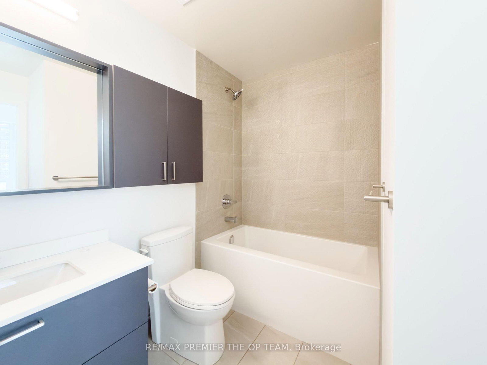 Condo for sale at 403-30 Upper Mall Way, Vaughan, Ontario, L4J 0L7 - Brownridge - MLS: N12758276