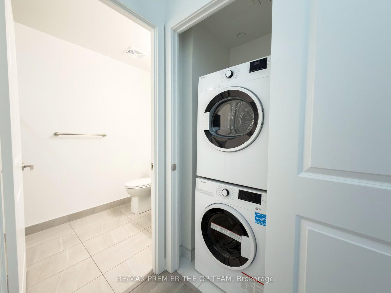 Condo for sale at 403-30 Upper Mall Way, Vaughan, Ontario, L4J 0L7 - Brownridge - MLS: N12758276