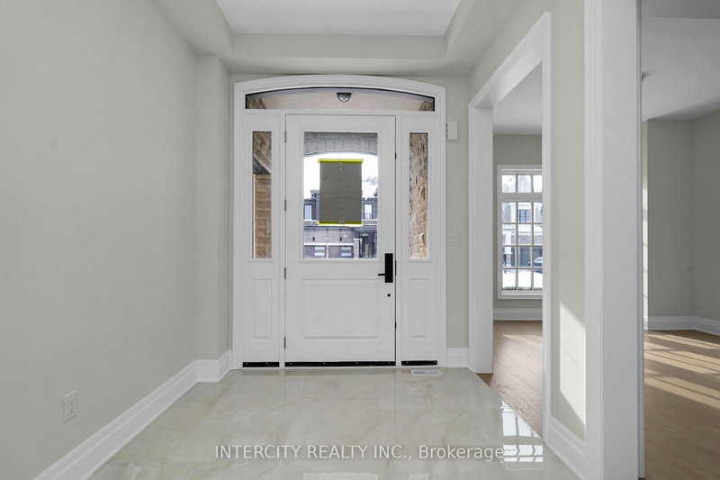 8 Heart Lake Circ, King, L7B 0T1 | Image 3