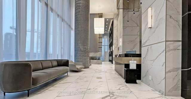 810 - 950 Portage Parkway