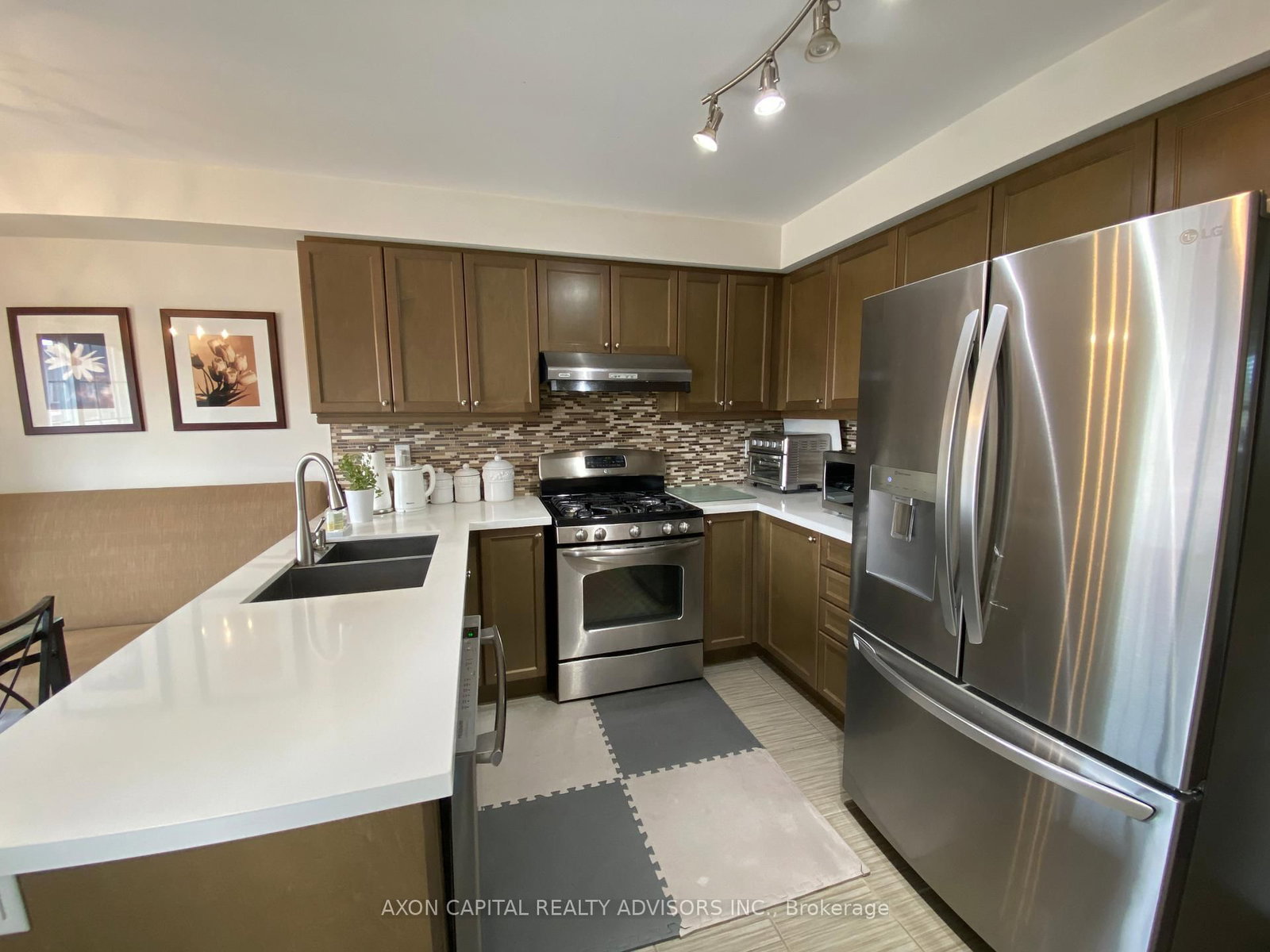 Townhouse for sale at 9934 McCowan Road, Markham, Ontario, L6C 0M7 - Berczy - MLS: N12759314