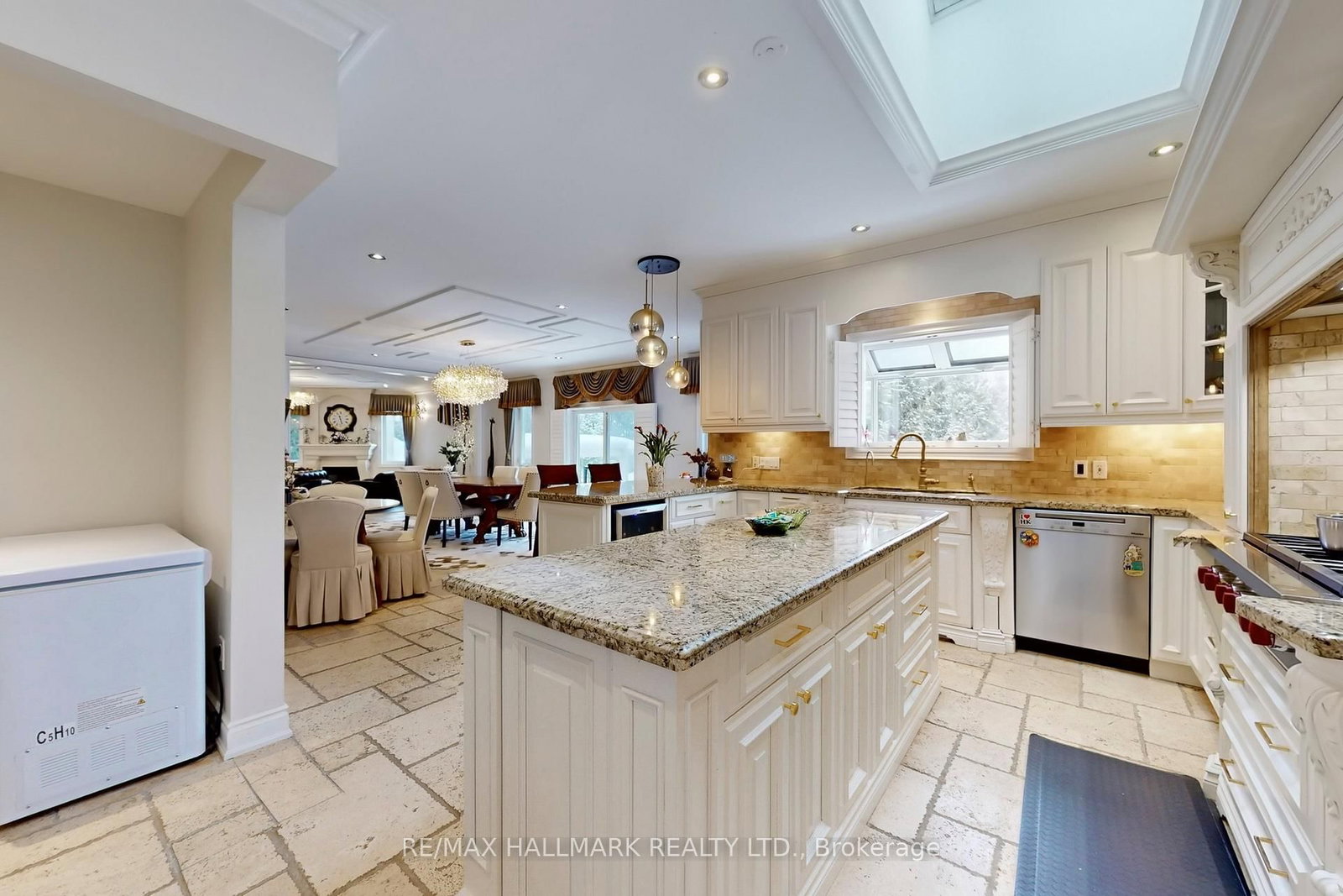 Listing Image 8