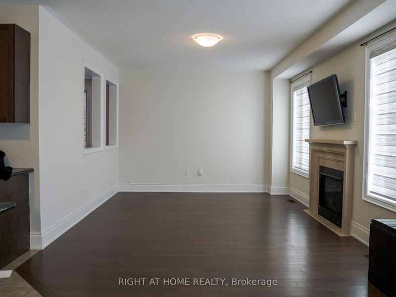 upper - 30 Alistair Cres, Vaughan, L4K 4B4 | Image 2