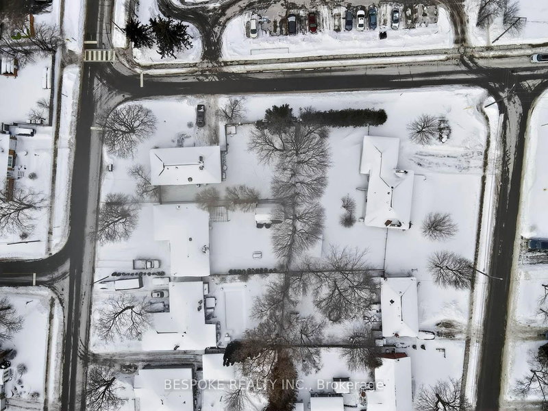 124 Fairview Ave W, Whitchurch-Stouffville, L4A 1E5 | Image 2