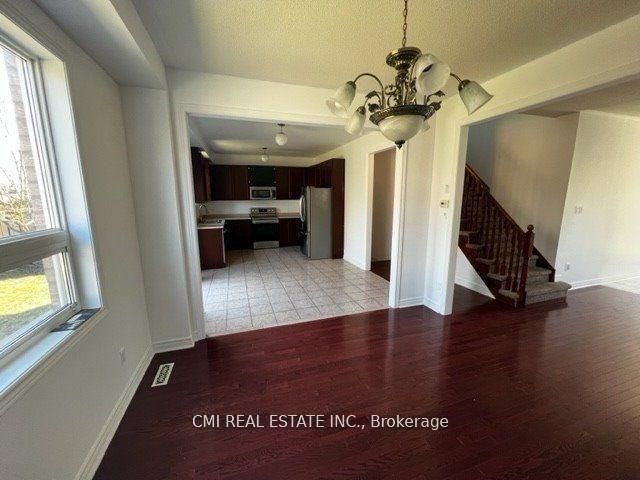 85 Watkins Glen Cres, Aurora, L4G 7P4 | Image 3