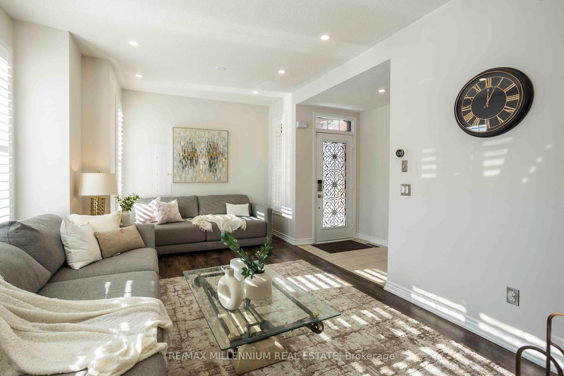 116 Emery Hill Blvd, Markham, L6S 2S6 | Image 3