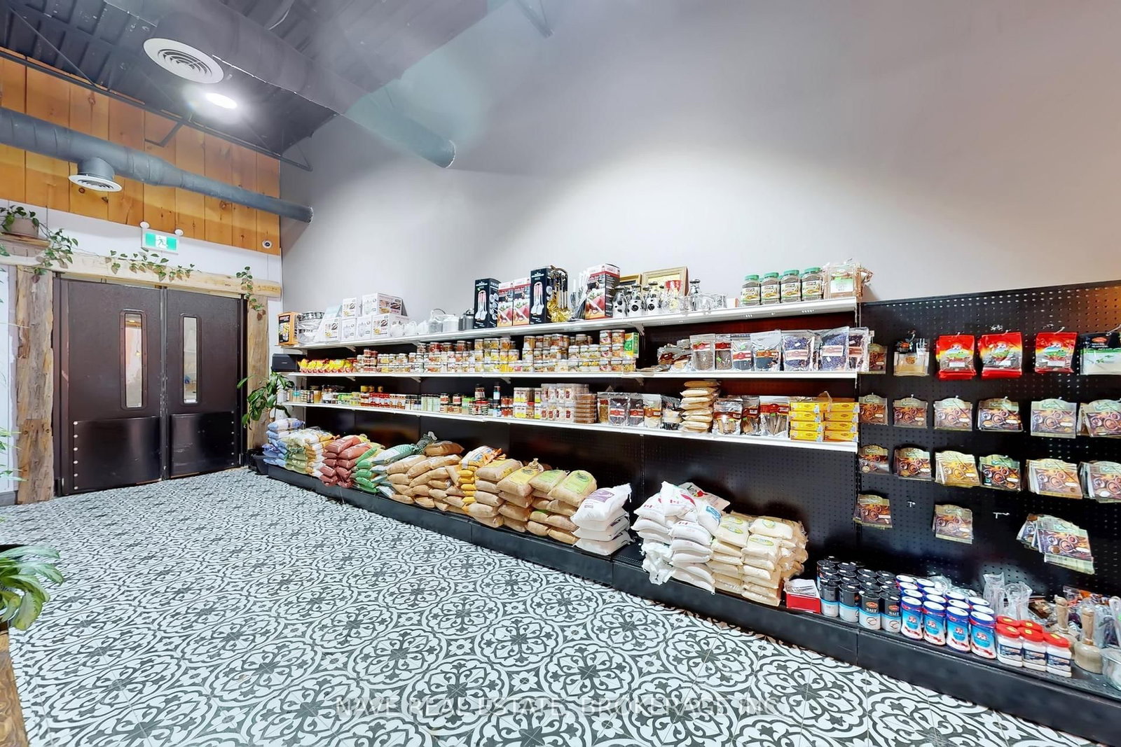 16925 Yonge Street, Unit 12 - Photo 11