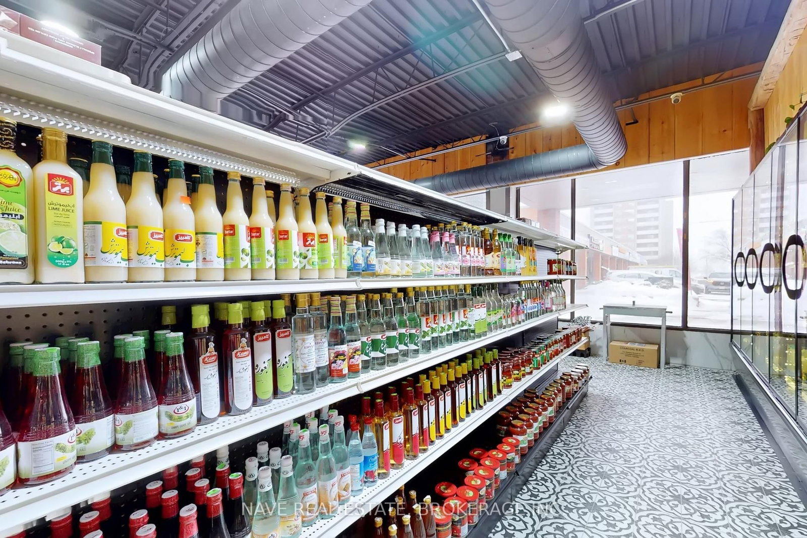 16925 Yonge Street, Unit 12-14 - Photo 11