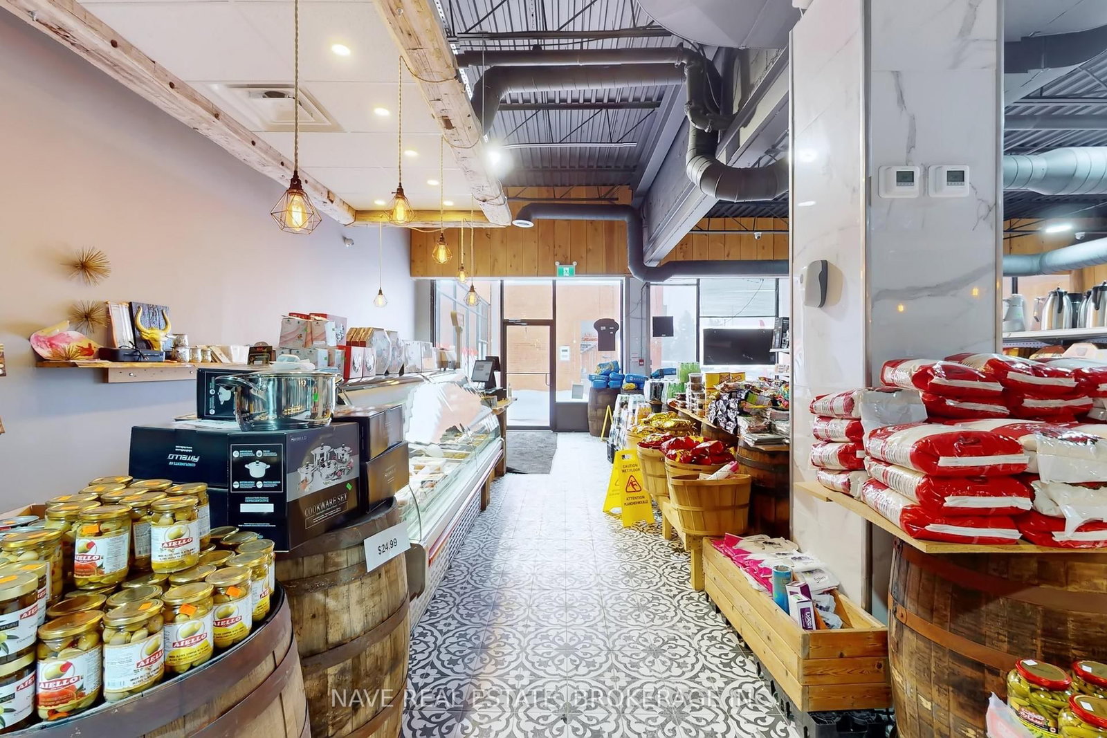 16925 Yonge Street, Unit 12-14 - Photo 18