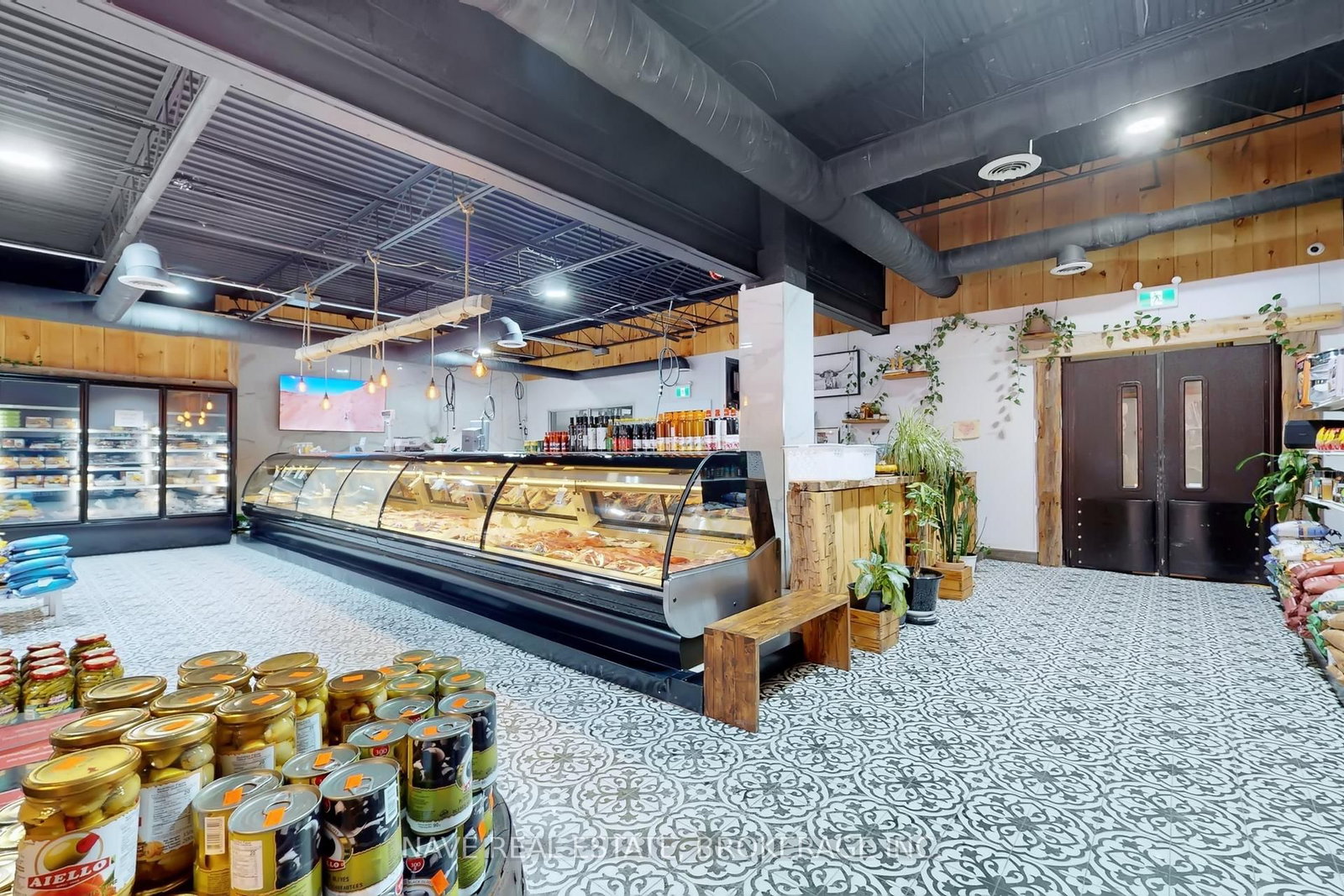 16925 Yonge Street, Unit 12-14 - Photo 19