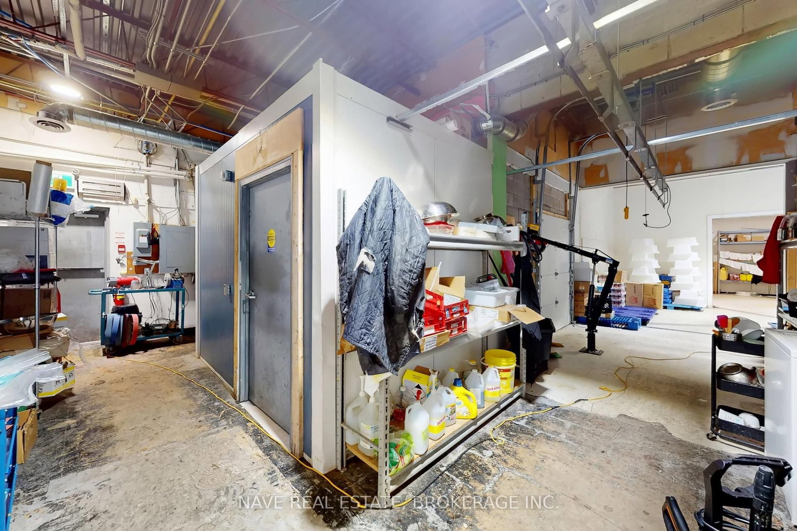 16925 Yonge Street, Unit 12-14 - Photo 31