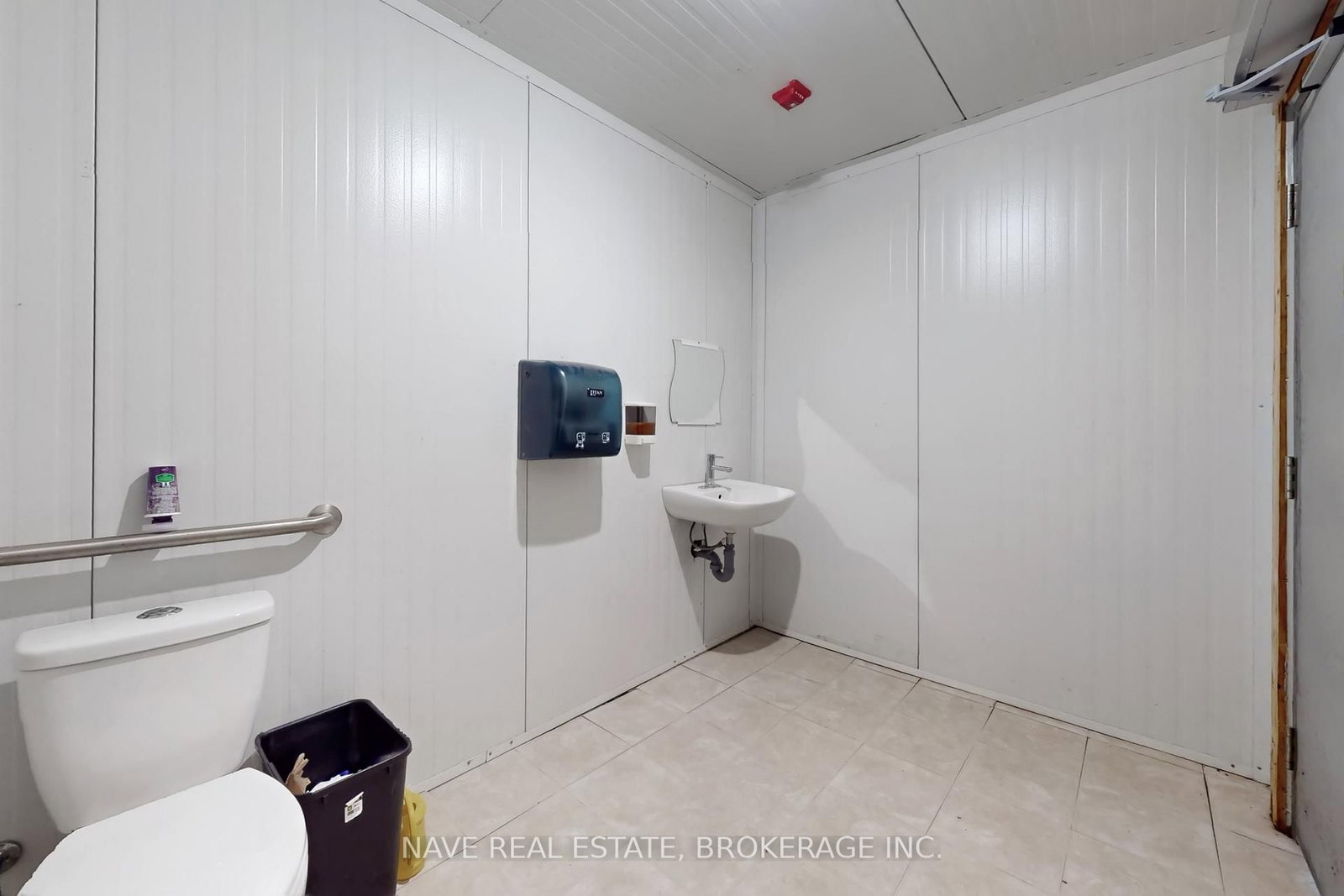 16925 Yonge Street, Unit 12-14 - Photo 37