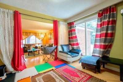 14835 Jane Street — more photos