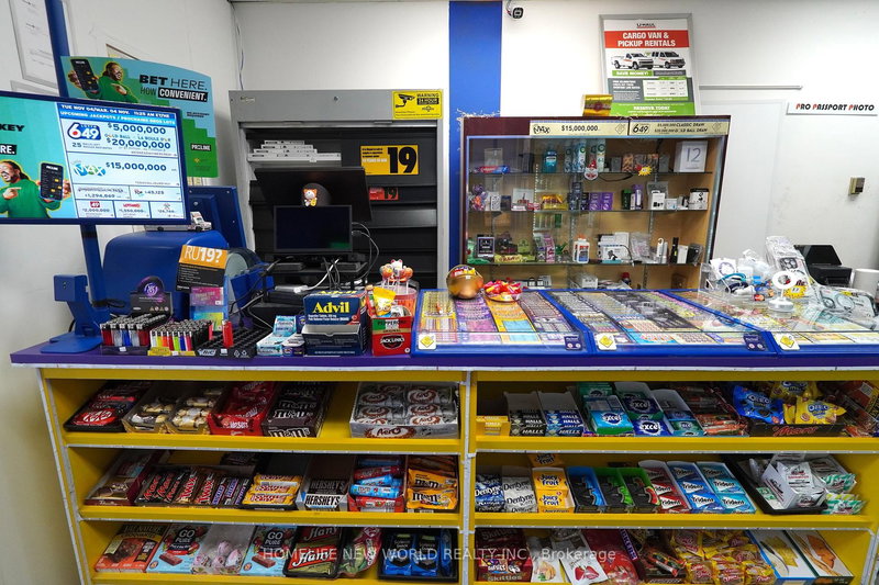 12 - 9688 Leslie St, Richmond Hill, L4B 4C4 | Image 2