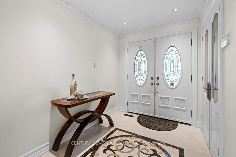 33 Autumn Way, Aurora, L4G 4P2 | Image 3