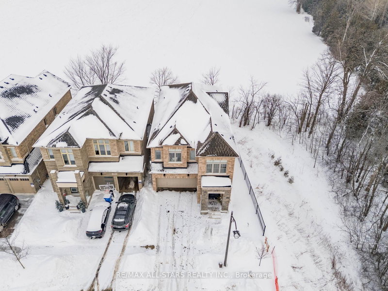 106 Conductor Ave, Whitchurch-Stouffville, L4A 4X5 | Image 3