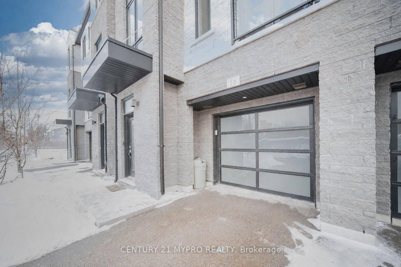 15 Howick Lane, Richmond Hill, L4C 5T1 | Image 2