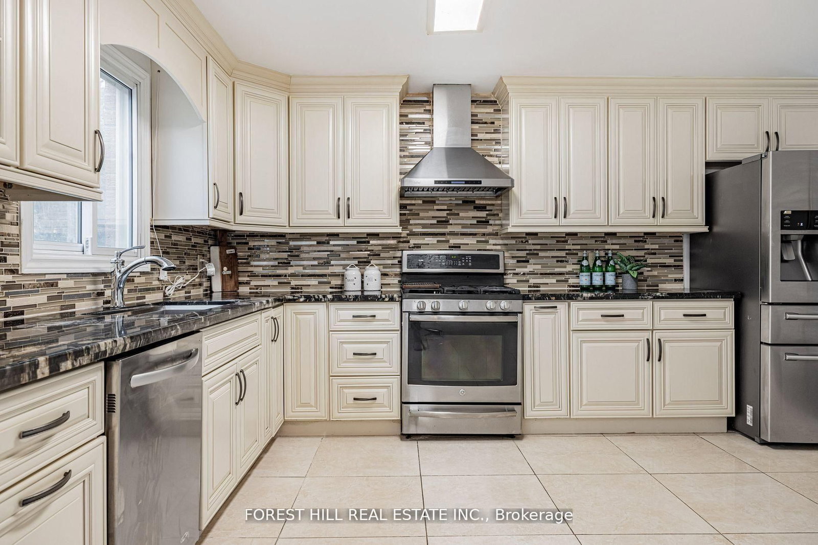 Detached House for sale at 51 Briggs Avenue, Richmond Hill, Ontario, L4B 1N6 - Doncrest - MLS: N12770026