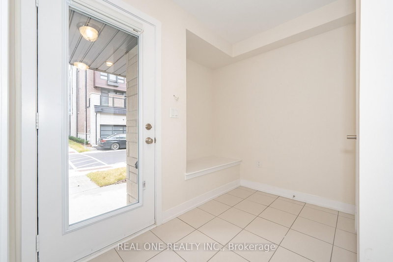 28 Credit Lane, Richmond Hill, L4E 1G9 | Image 3