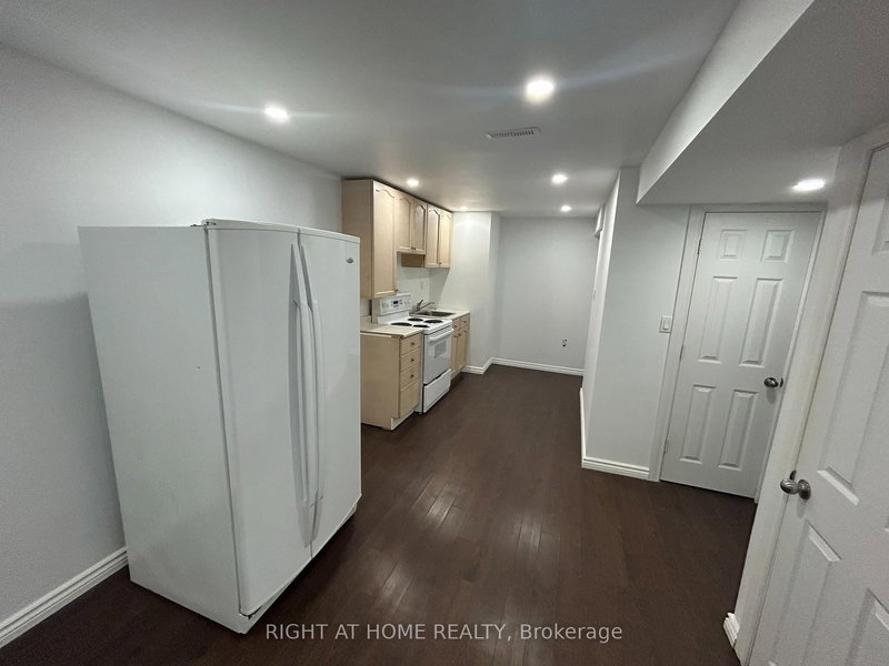 Lower - 411 Sandford St, Newmarket, L3Y 4S5 | Image 2