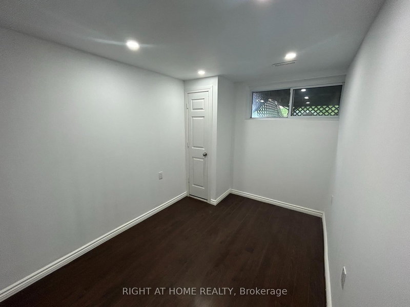 Lower - 411 Sandford St, Newmarket, L3Y 4S5 | Image 3