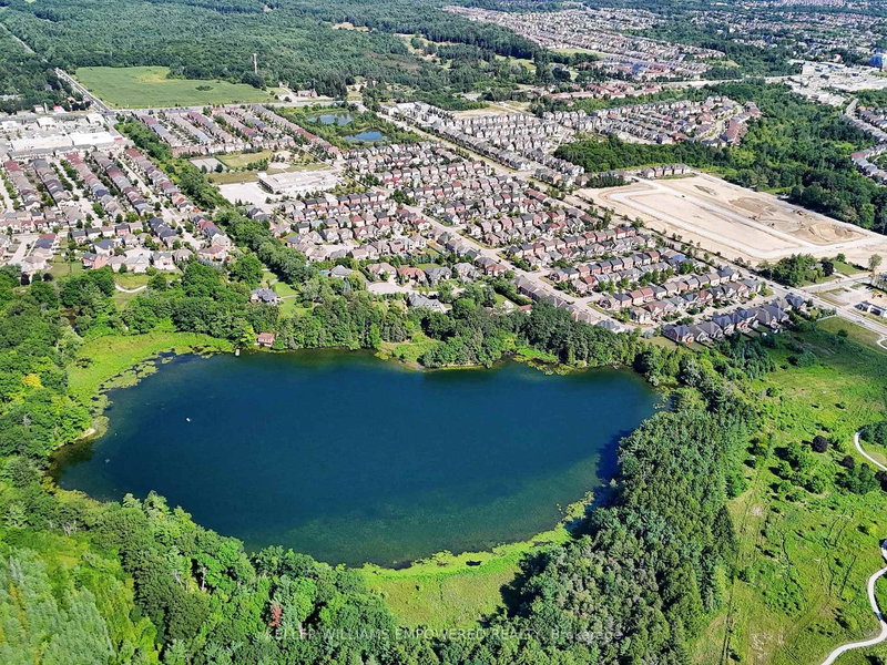 6 Macleod Estate Crt, Richmond Hill, L4E 0B1 | Image 3