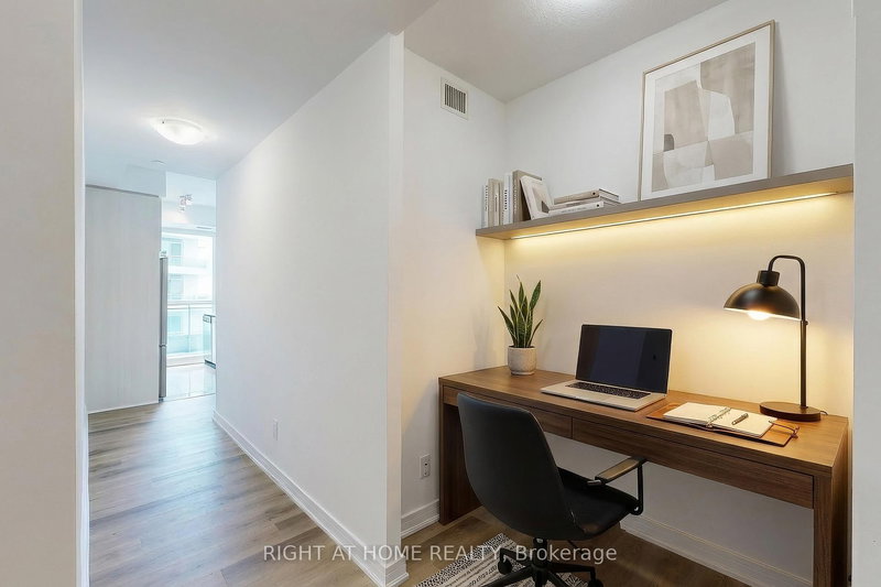 1504 - 9201 Yonge St, Richmond Hill, L4C 6Z2 | Image 3