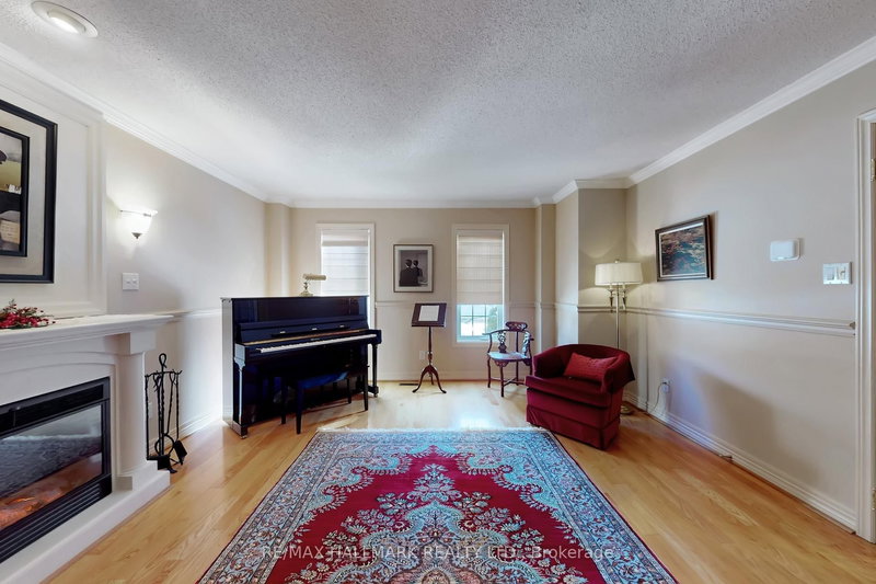 28 WHITE LODGE Cres, Richmond Hill, L4C 9A1 | Image 3
