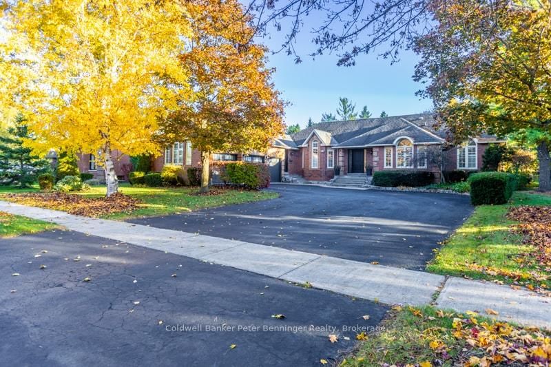 152 Treegrove Circ, Aurora, L4G 6M1 | Image 2