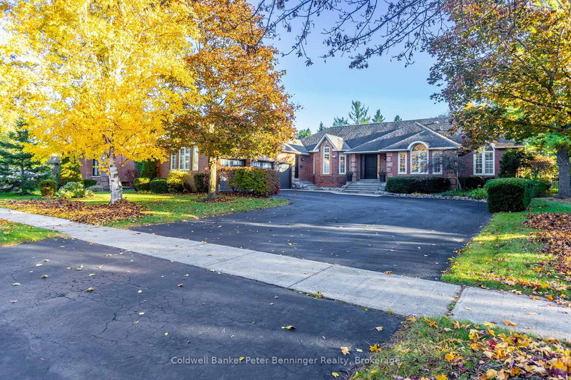 152 Treegrove Circ, Aurora, L4G 6M1 | Image 3