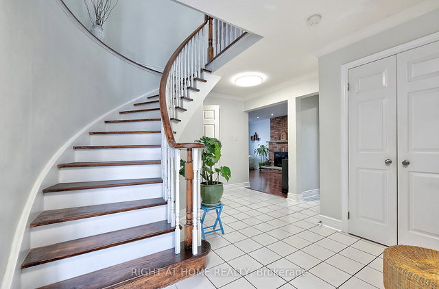 224 Ridgefield Crescent