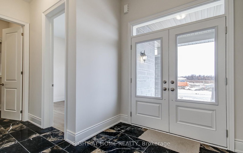 51 Lorrain Hand Cres, Georgina, L4P 0T2 | Image 3