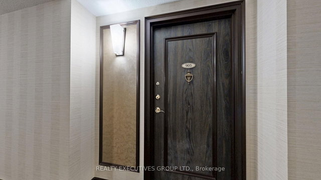 905 - 8111 Yonge Street