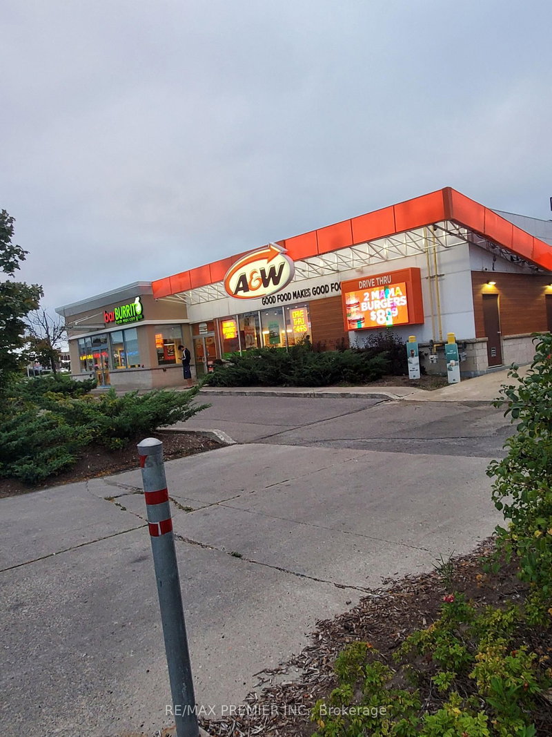 212 - 10909 Yonge St, Richmond Hill, L4C 3E3 | Image 3