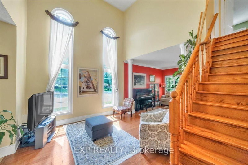 1 Vitlor Dr, Richmond Hill, L4E 2Y4 | Image 3